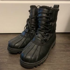 Native Winter Boots - Ladies Size 8